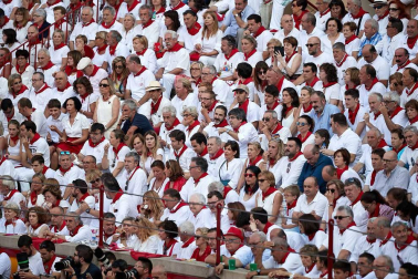 Público asistente a la Plaza de Toros de Pamplona durante la cuarta corrida de la Feria del Toro 2018.