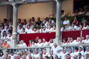 Público asistente a la Plaza de Toros de Pamplona durante la cuarta corrida de la Feria del Toro 2018.