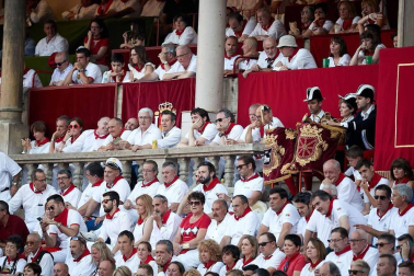Público asistente a la Plaza de Toros de Pamplona durante la cuarta corrida de la Feria del Toro 2018.