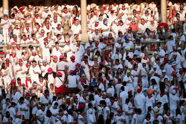 Público asistente a la Plaza de Toros de Pamplona durante la cuarta corrida de la Feria del Toro 2018.