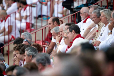 Público asistente a la Plaza de Toros de Pamplona durante la cuarta corrida de la Feria del Toro 2018.