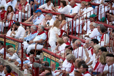 Público asistente a la Plaza de Toros de Pamplona durante la cuarta corrida de la Feria del Toro 2018.