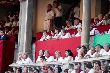 Público asistente a la Plaza de Toros de Pamplona durante la cuarta corrida de la Feria del Toro 2018.