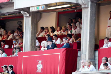 Público asistente a la Plaza de Toros de Pamplona durante la cuarta corrida de la Feria del Toro 2018.