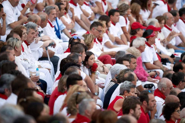 Público asistente a la Plaza de Toros de Pamplona durante la cuarta corrida de la Feria del Toro 2018.