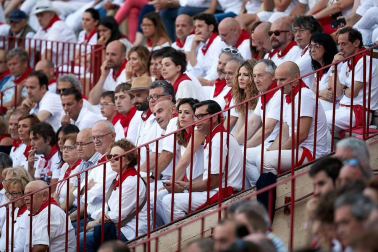 Público asistente a la Plaza de Toros de Pamplona durante la cuarta corrida de la Feria del Toro 2018.