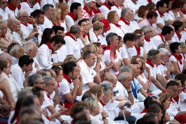 Público asistente a la Plaza de Toros de Pamplona durante la cuarta corrida de la Feria del Toro 2018.