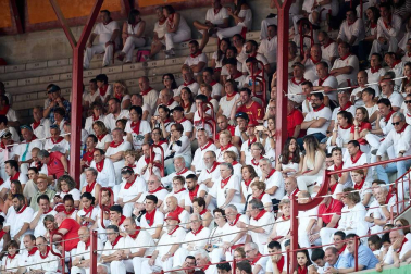 Público asistente a la Plaza de Toros de Pamplona durante la cuarta corrida de la Feria del Toro 2018.