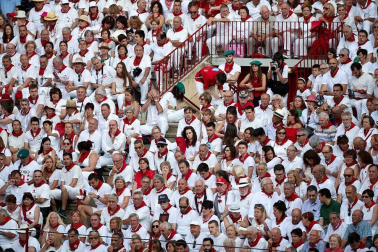 Público asistente a la Plaza de Toros de Pamplona durante la cuarta corrida de la Feria del Toro 2018.
