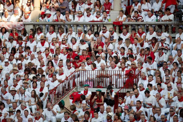 Público asistente a la Plaza de Toros de Pamplona durante la cuarta corrida de la Feria del Toro 2018.