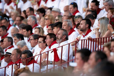 Público asistente a la Plaza de Toros de Pamplona durante la cuarta corrida de la Feria del Toro 2018.