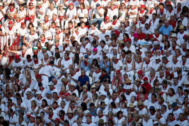 Público asistente a la Plaza de Toros de Pamplona durante la cuarta corrida de la Feria del Toro 2018.