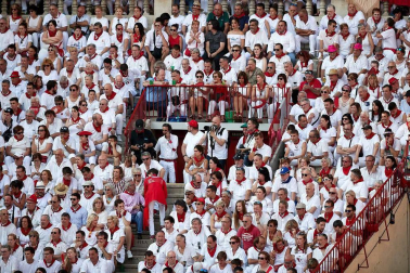 Público asistente a la Plaza de Toros de Pamplona durante la cuarta corrida de la Feria del Toro 2018.