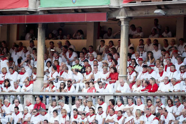 Público asistente a la Plaza de Toros de Pamplona durante la cuarta corrida de la Feria del Toro 2018.