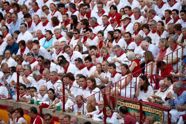 Público asistente a la Plaza de Toros de Pamplona durante la cuarta corrida de la Feria del Toro 2018.