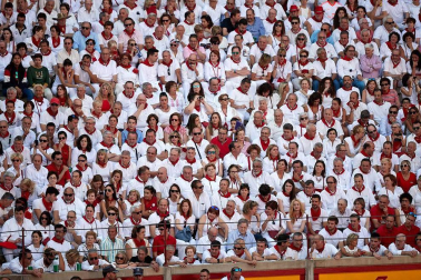 Público asistente a la Plaza de Toros de Pamplona durante la cuarta corrida de la Feria del Toro 2018.