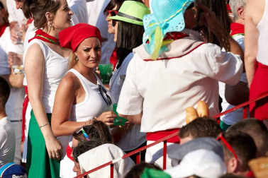 Público asistente a la Plaza de Toros de Pamplona durante la cuarta corrida de la Feria del Toro 2018.