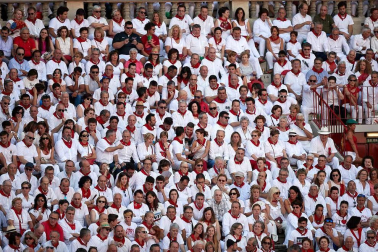 Público asistente a la Plaza de Toros de Pamplona durante la cuarta corrida de la Feria del Toro 2018.