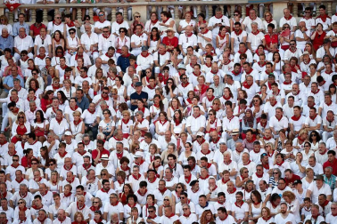 Público asistente a la Plaza de Toros de Pamplona durante la cuarta corrida de la Feria del Toro 2018.