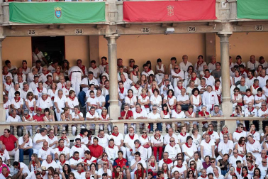 Público asistente a la Plaza de Toros de Pamplona durante la cuarta corrida de la Feria del Toro 2018.