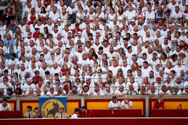 Público asistente a la Plaza de Toros de Pamplona durante la cuarta corrida de la Feria del Toro 2018.