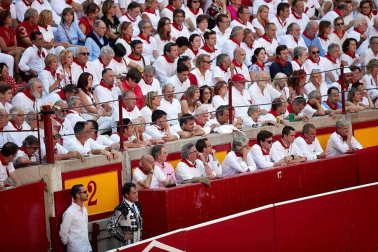 Público asistente a la Plaza de Toros de Pamplona durante la cuarta corrida de la Feria del Toro 2018.