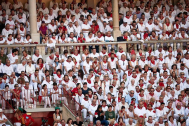 Público asistente a la Plaza de Toros de Pamplona durante la cuarta corrida de la Feria del Toro 2018.