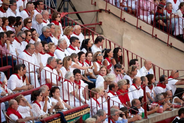 Público asistente a la Plaza de Toros de Pamplona durante la cuarta corrida de la Feria del Toro 2018.