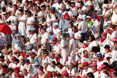 Público asistente a la Plaza de Toros de Pamplona durante la cuarta corrida de la Feria del Toro 2018.