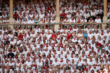 Público asistente a la Plaza de Toros de Pamplona durante la cuarta corrida de la Feria del Toro 2018.