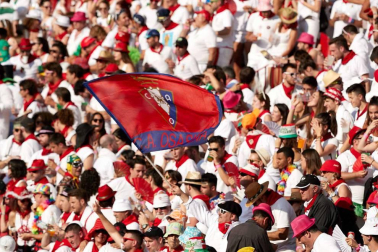Público asistente a la Plaza de Toros de Pamplona durante la cuarta corrida de la Feria del Toro 2018.