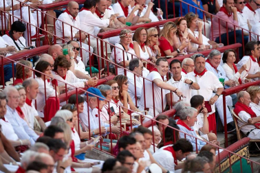 Público asistente a la Plaza de Toros de Pamplona durante la cuarta corrida de la Feria del Toro 2018.