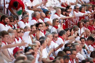 Público asistente a la Plaza de Toros de Pamplona durante la cuarta corrida de la Feria del Toro 2018.