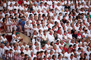 Público asistente a la Plaza de Toros de Pamplona durante la cuarta corrida de la Feria del Toro 2018.