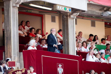 Público asistente a la Plaza de Toros de Pamplona durante la cuarta corrida de la Feria del Toro 2018.