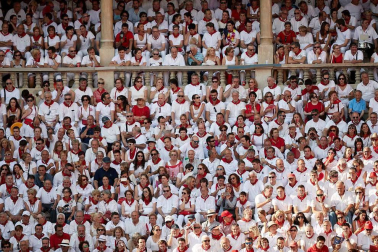 Público asistente a la Plaza de Toros de Pamplona durante la cuarta corrida de la Feria del Toro 2018.