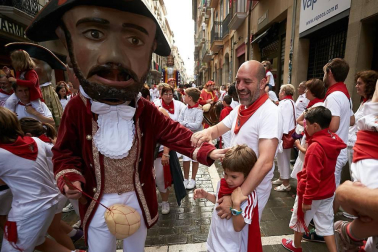 Salida de los gigantes y cabezudos de Pamplona, 12 de julio de San Fermín 2018