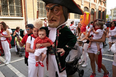 Salida de los gigantes y cabezudos de Pamplona, 12 de julio de San Fermín 2018