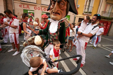 Salida de los gigantes y cabezudos de Pamplona, 12 de julio de San Fermín 2018