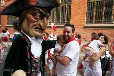 Salida de los gigantes y cabezudos de Pamplona, 12 de julio de San Fermín 2018