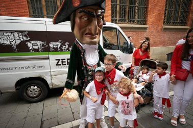 Salida de los gigantes y cabezudos de Pamplona, 12 de julio de San Fermín 2018