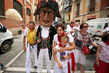Salida de los gigantes y cabezudos de Pamplona, 12 de julio de San Fermín 2018