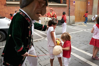 Salida de los gigantes y cabezudos de Pamplona, 12 de julio de San Fermín 2018