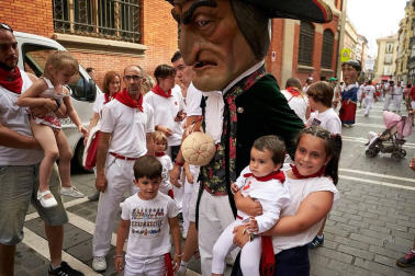 Salida de los gigantes y cabezudos de Pamplona, 12 de julio de San Fermín 2018