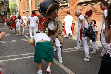 Salida de los gigantes y cabezudos de Pamplona, 12 de julio de San Fermín 2018