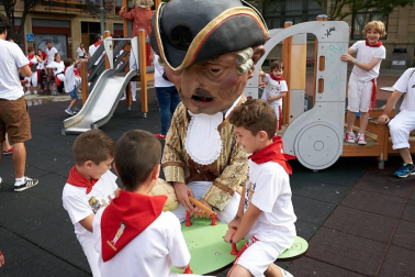 Salida de los gigantes y cabezudos de Pamplona, 12 de julio de San Fermín 2018