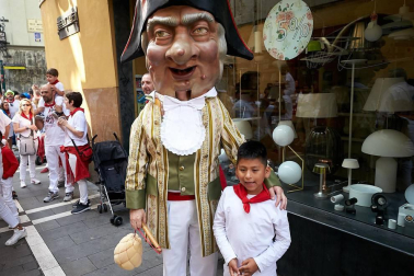 Salida de los gigantes y cabezudos de Pamplona, 12 de julio de San Fermín 2018