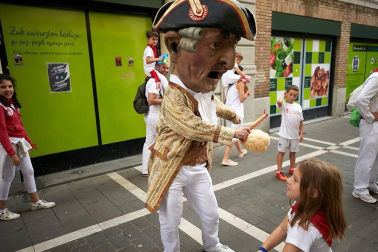 Salida de los gigantes y cabezudos de Pamplona, 12 de julio de San Fermín 2018