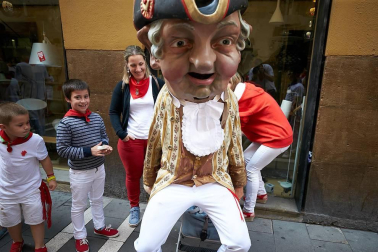 Salida de los gigantes y cabezudos de Pamplona, 12 de julio de San Fermín 2018