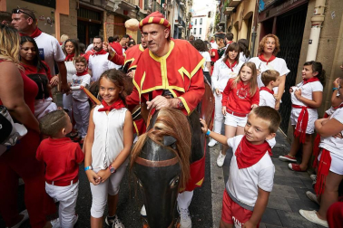 Salida de los gigantes y cabezudos de Pamplona, 12 de julio de San Fermín 2018